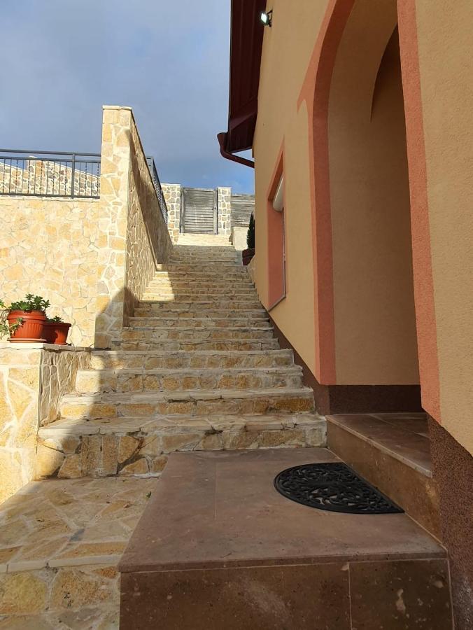 Aurora Villa *